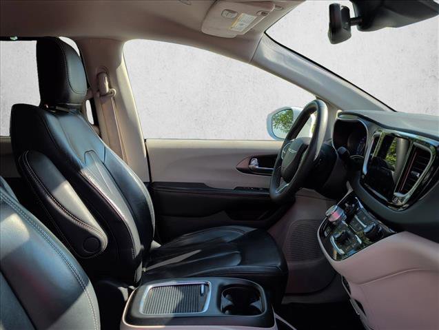 Used 2022 Chrysler Pacifica Touring-L FWD image 26