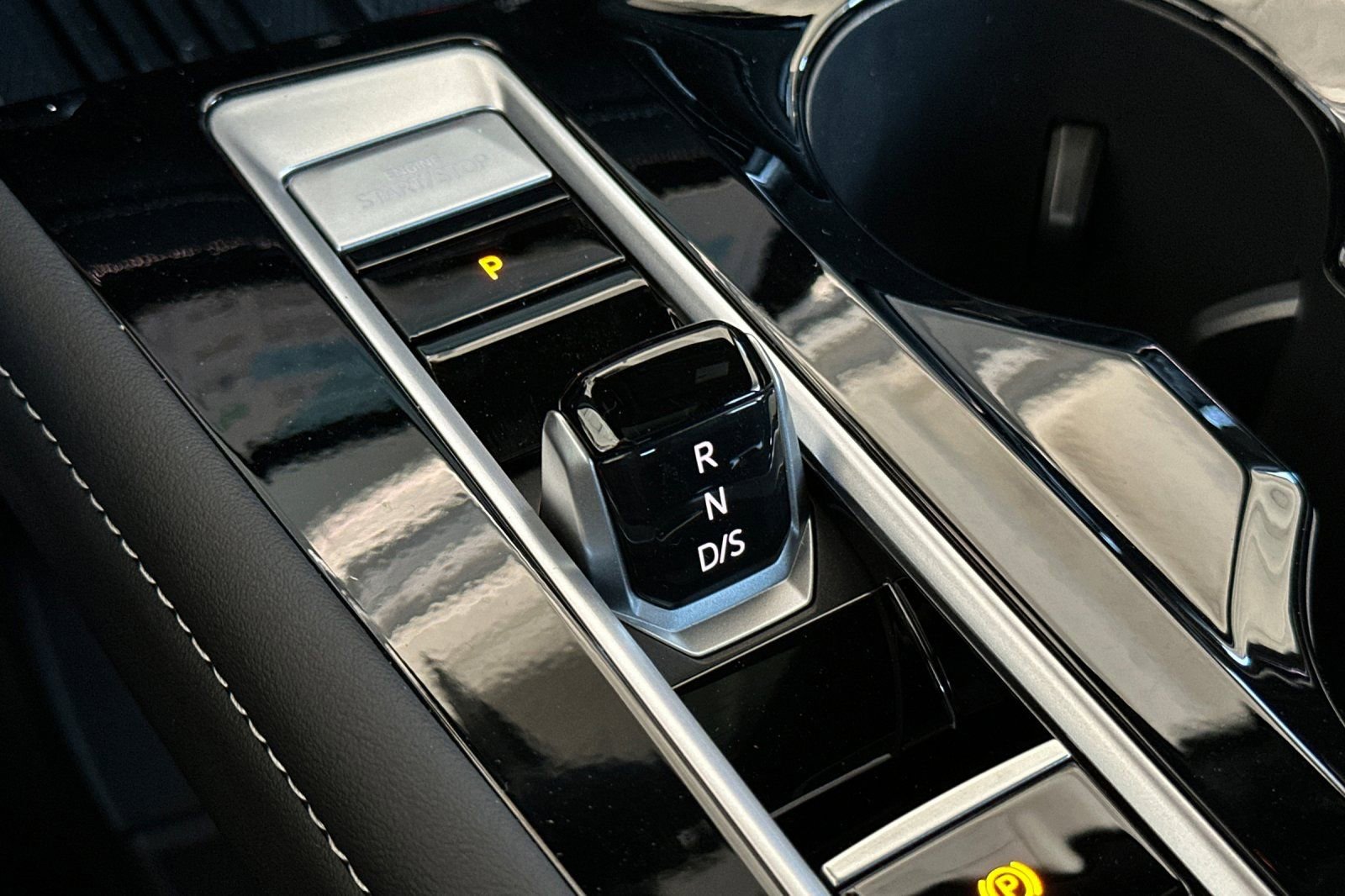 New 2026 Volkswagen Atlas Cross Sport SEL Premium R-Line image 22