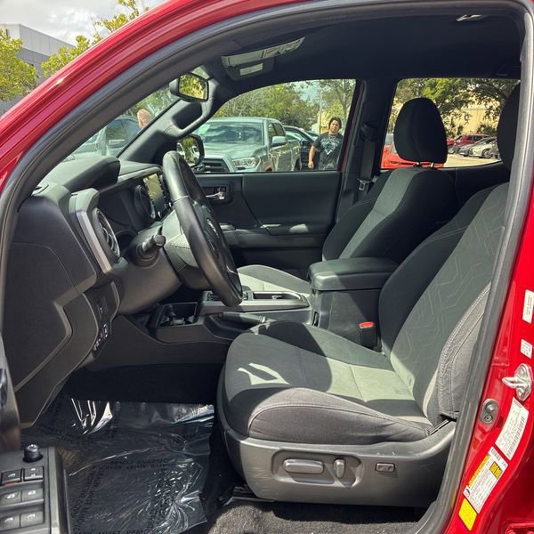 Used 2022 Toyota Tacoma TRD Off-Road w/ Technology Package image 8