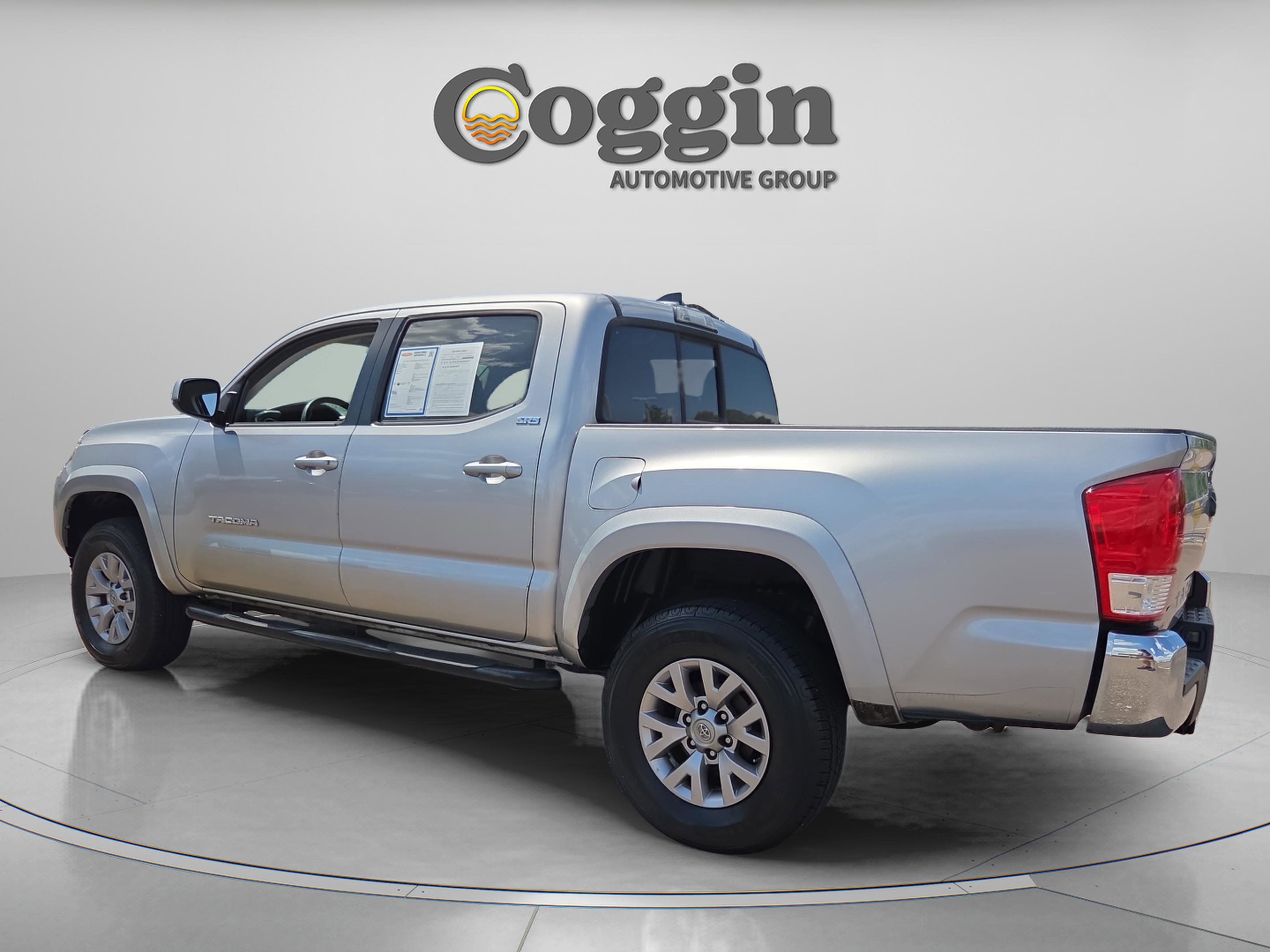 Used 2017 Toyota Tacoma SR5 w/ Tow Package RWD image 3