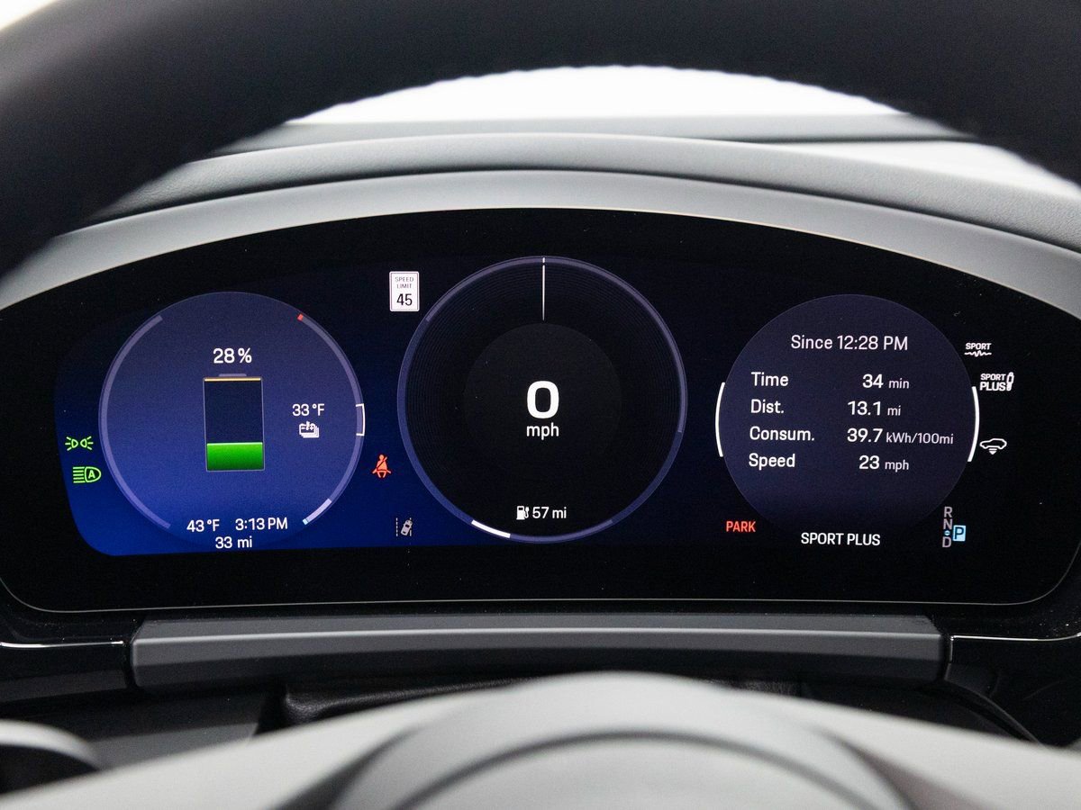 New 2025 Porsche Macan 4 Electric image 19