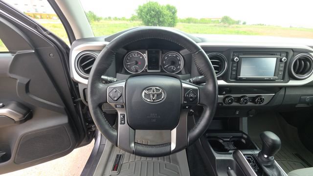 Used 2017 Toyota Tacoma SR5 w/ Tow Package RWD image 24
