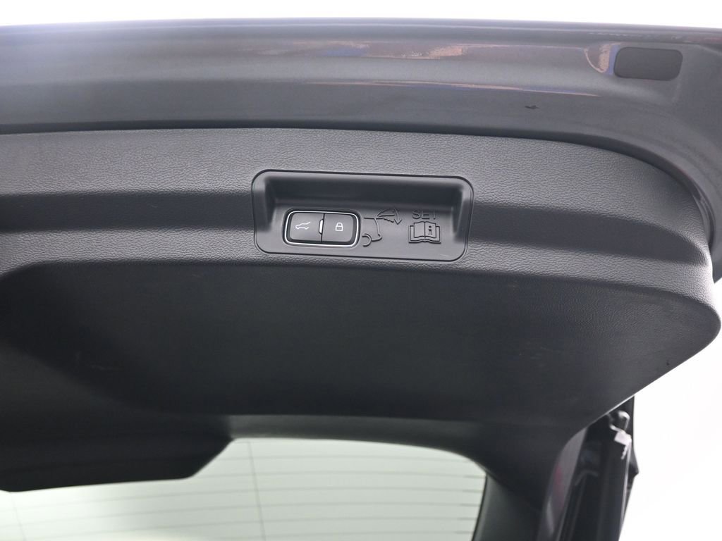 Certified 2022 Ford Explorer XLT w/ Class IV Trailer Tow Package image 26