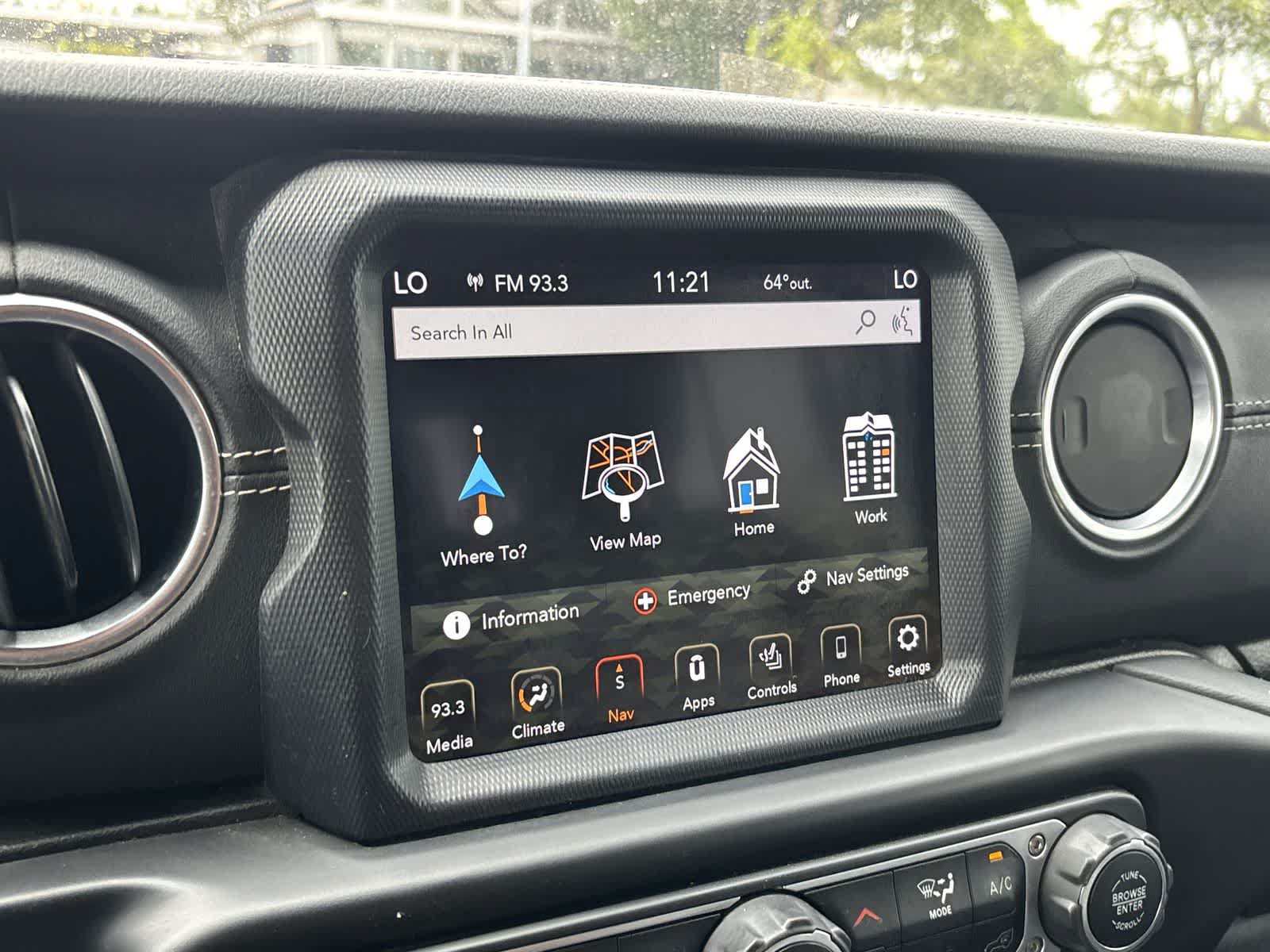 Certified 2020 Jeep Gladiator Overland AWD/4WD image 12