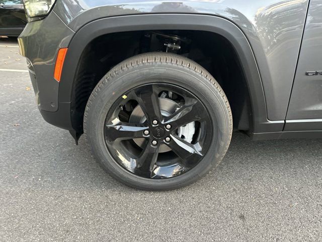 New 2025 Jeep Grand Cherokee Limited w/ Luxury Tech Group II image 11
