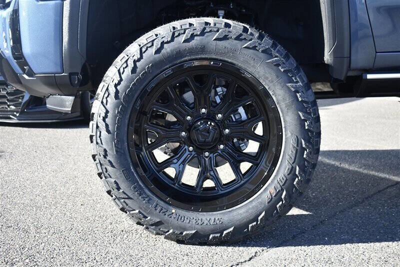 Used 2025 GMC Sierra 3500 Denali Ultimate image 11