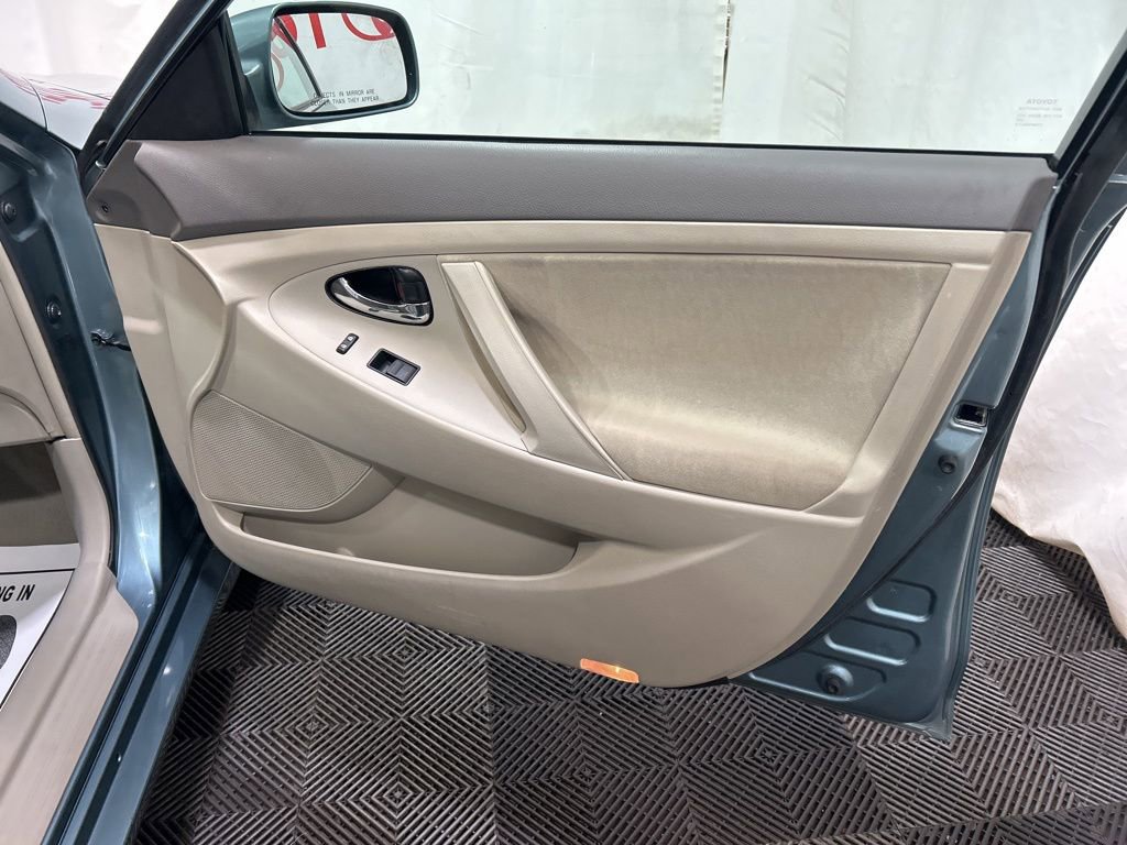 Used 2009 Toyota Camry LE image 11