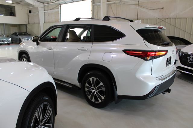 Used 2023 Toyota Highlander XLE image 45