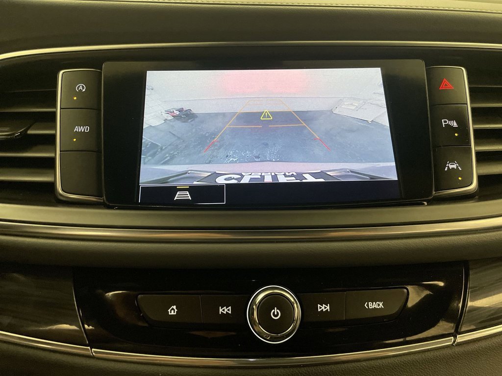 Used 2023 Buick Enclave Essence image 9