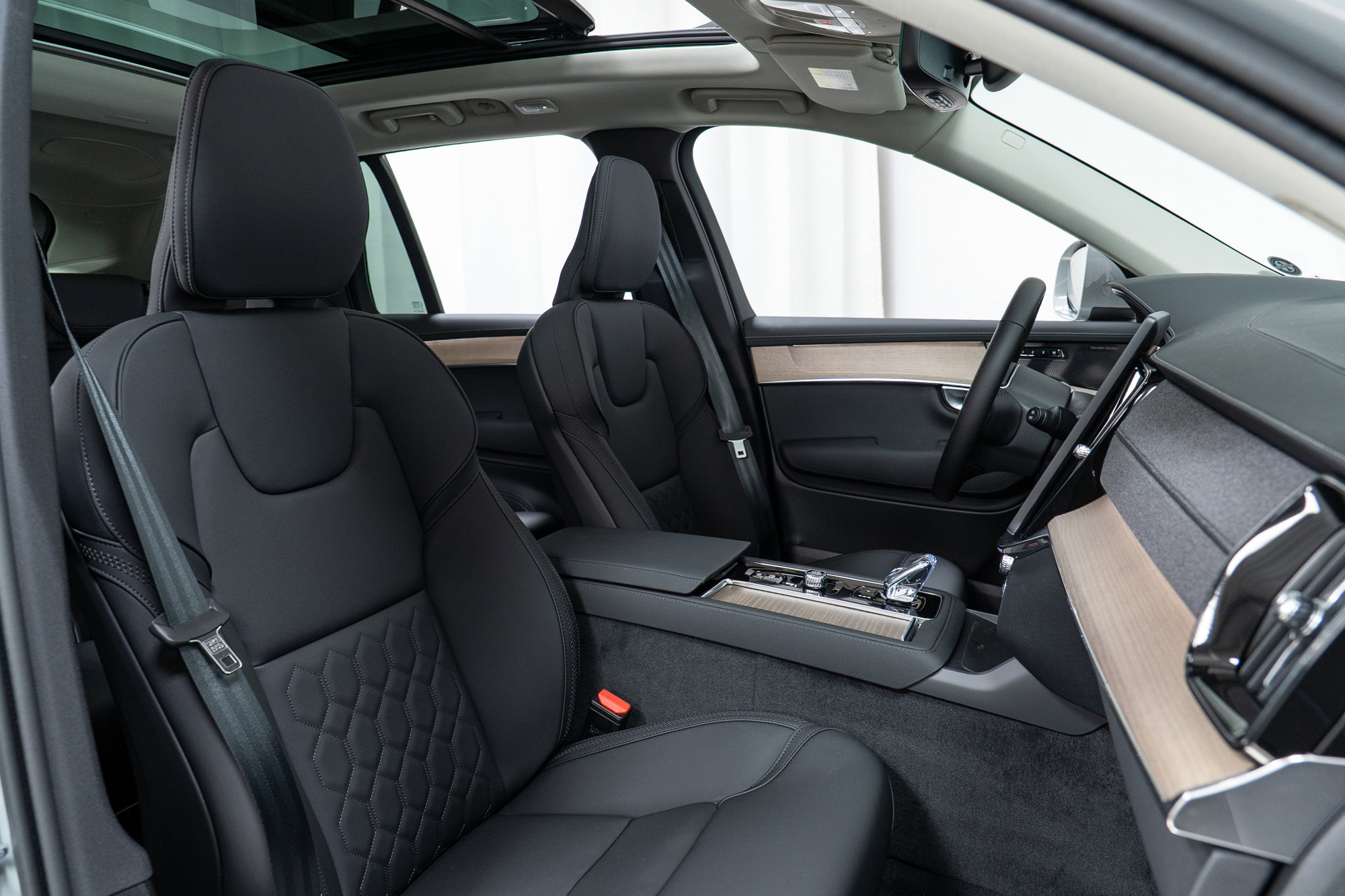 New 2026 Volvo XC90 B6 Plus w/ Protection Package Premier image 22