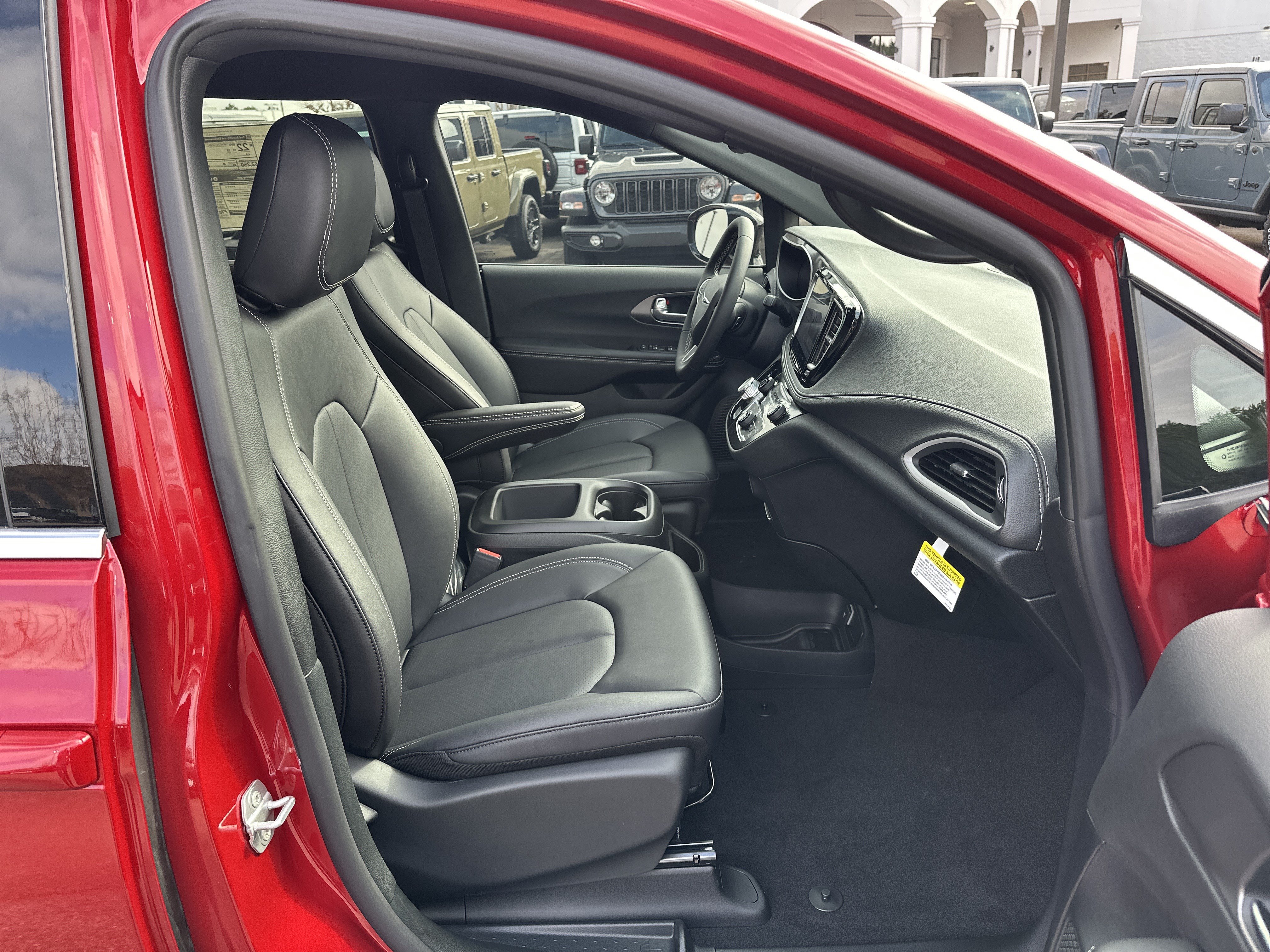 New 2026 Chrysler Pacifica Select FWD image 15