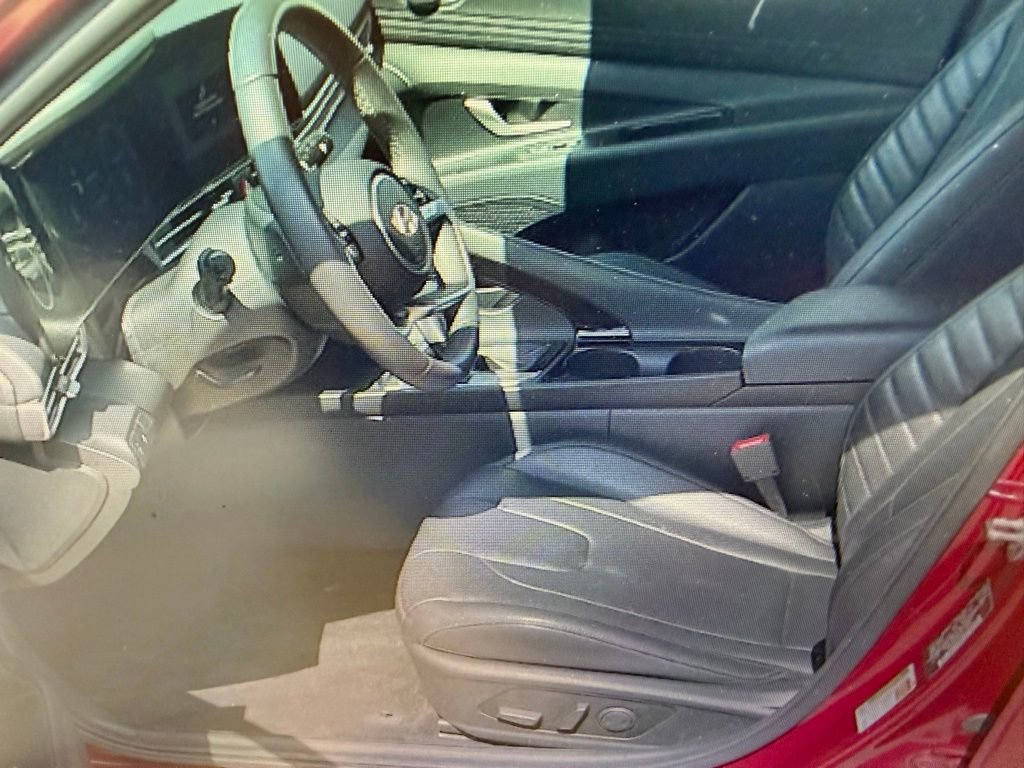Used 2025 Hyundai Elantra Limited image 6