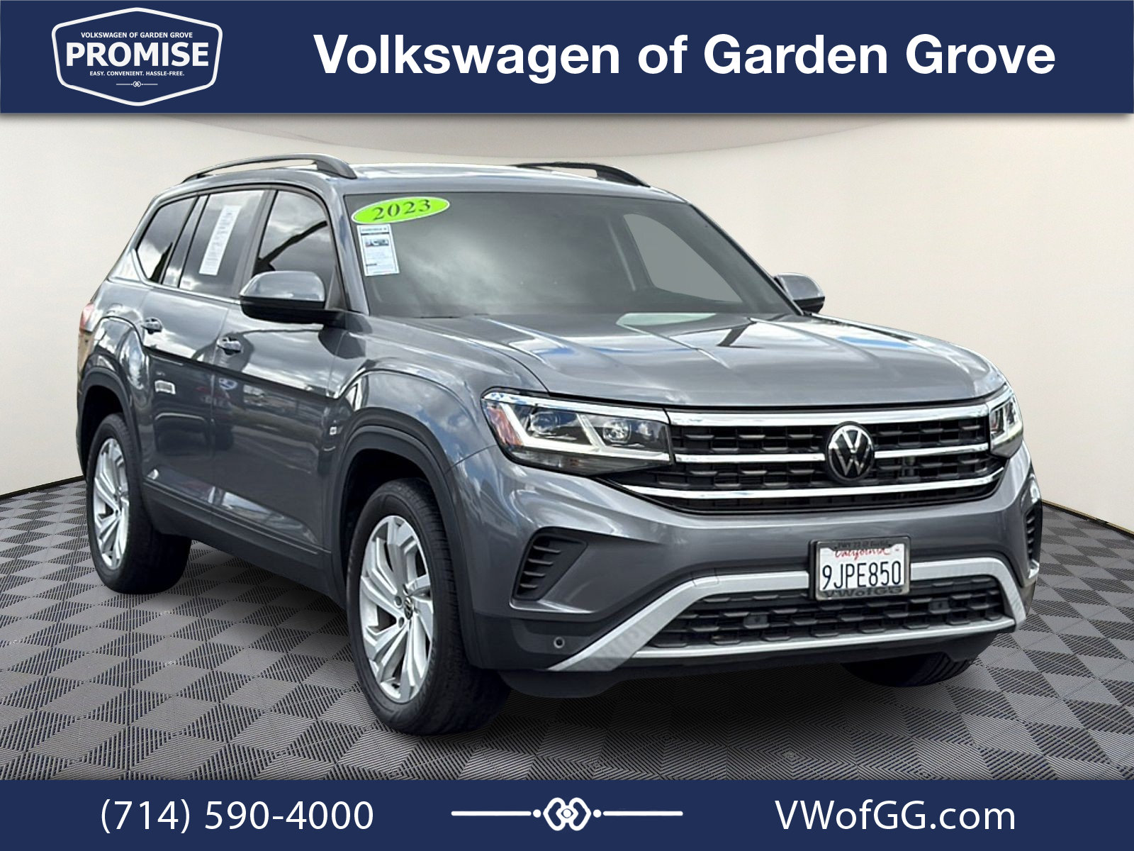 Used 2023 Volkswagen Atlas SE w/ Panoramic Sunroof Package FWD image 2