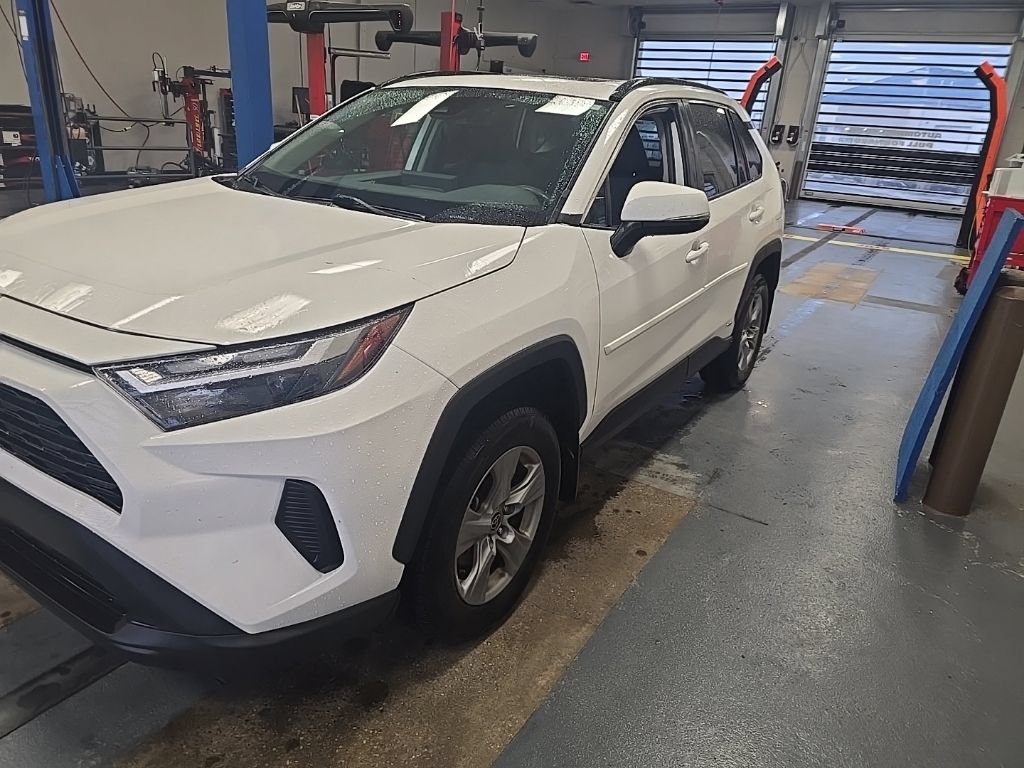 Used 2022 Toyota RAV4 XLE w/ Convenience Package AWD/4WD image 2