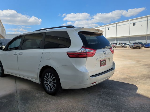 Used 2018 Toyota Sienna XLE Premium image 6