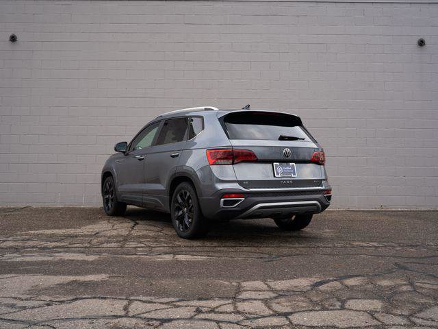 Used 2022 Volkswagen Taos SE w/ Panoramic Sunroof Package AWD/4WD image 3