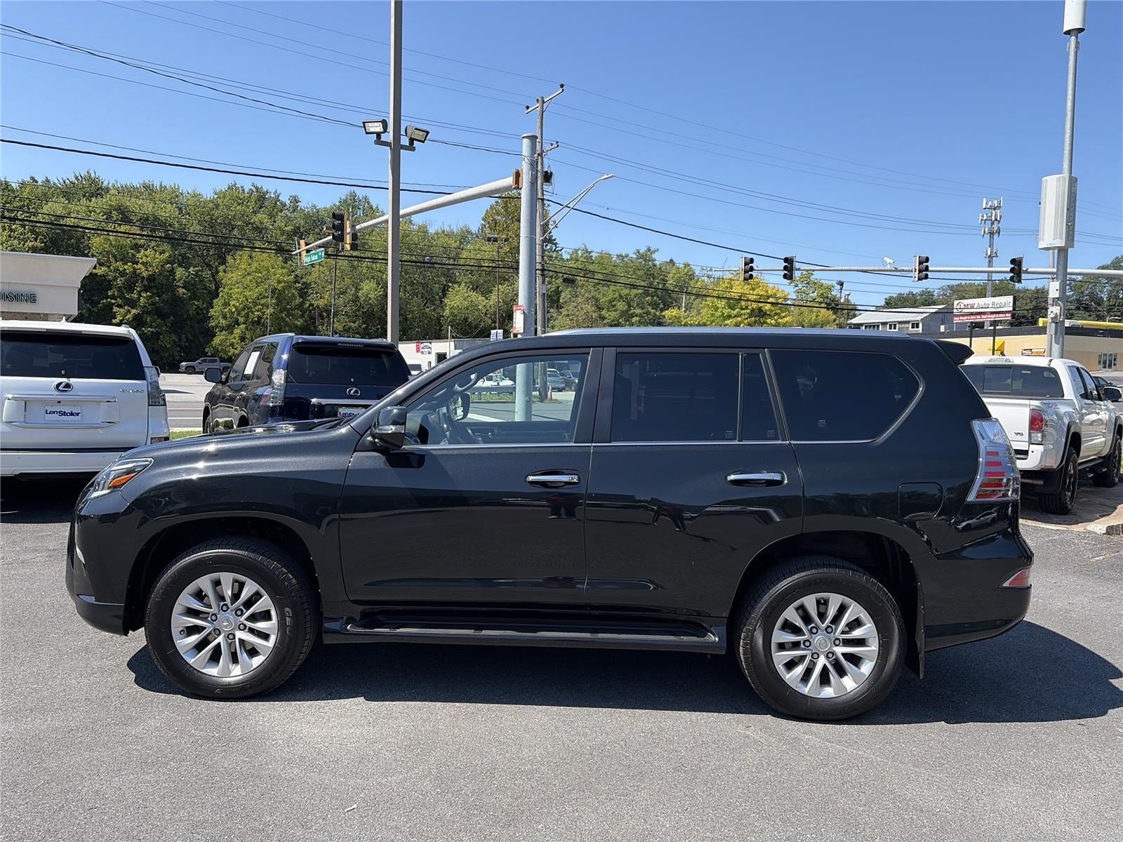 Used 2023 Lexus GX 460 Premium w/ Premium Package AWD/4WD image 2