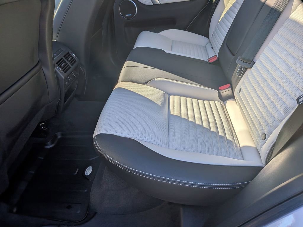 Used 2024 Land Rover Discovery Sport Dynamic SE image 24