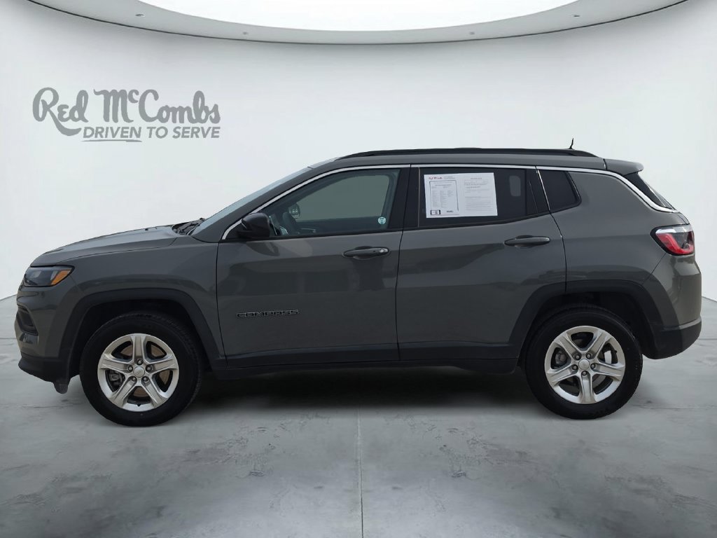 Used 2023 Jeep Compass Latitude w/ Convenience Group AWD/4WD image 2
