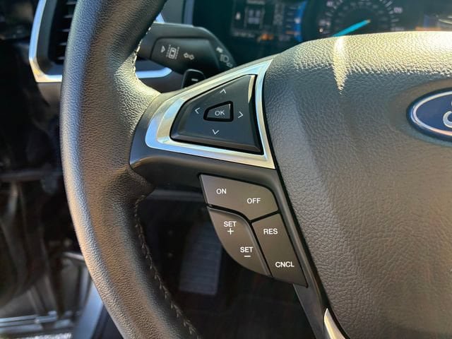 Used 2023 Ford Edge Titanium w/ Class II Trailer Tow Package AWD/4WD image 24