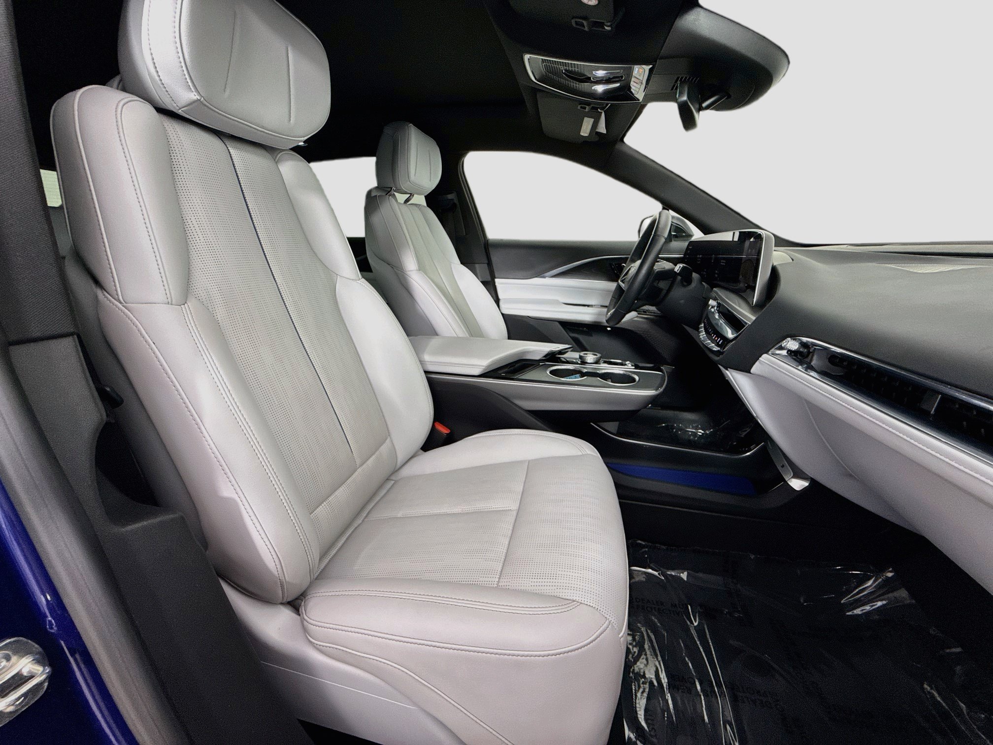 Used 2024 Cadillac Lyriq Luxury RWD image 8