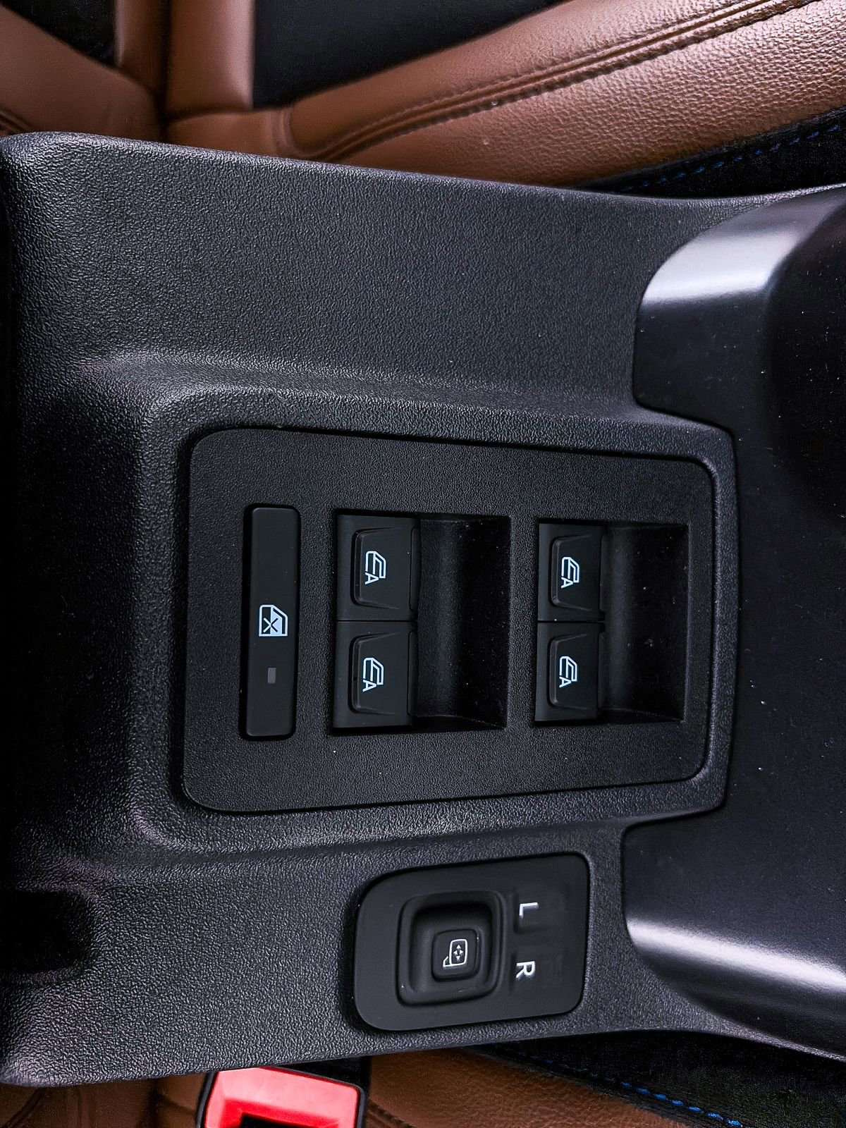 Used 2024 Ford Bronco Outer Banks image 30