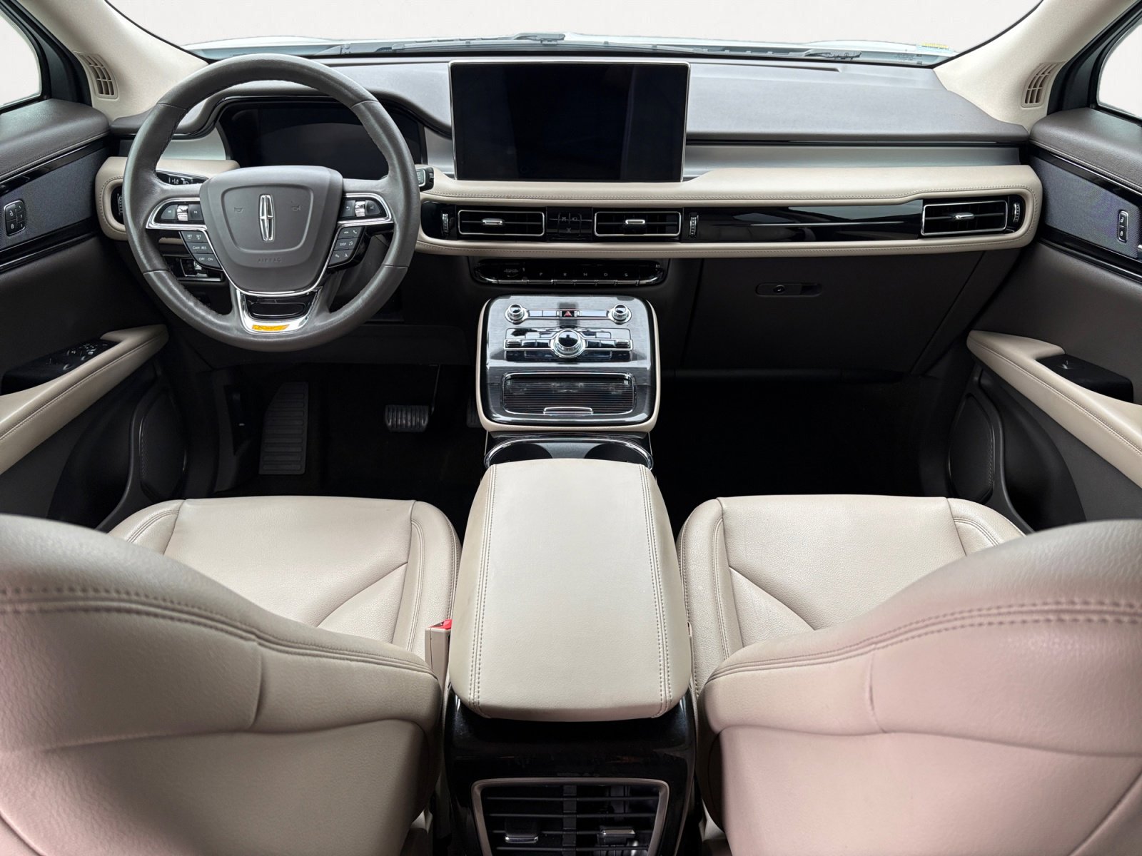 Used 2023 Lincoln Nautilus AWD w/ Premium Package image 4