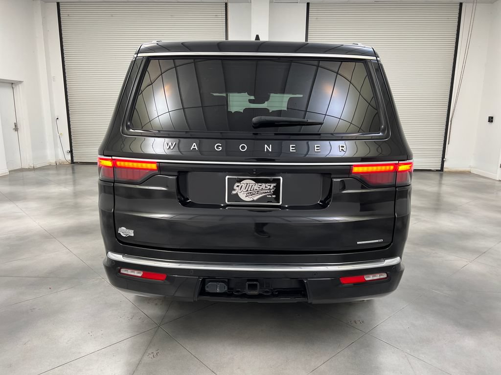 Used 2024 Jeep Wagoneer Series III AWD/4WD image 8