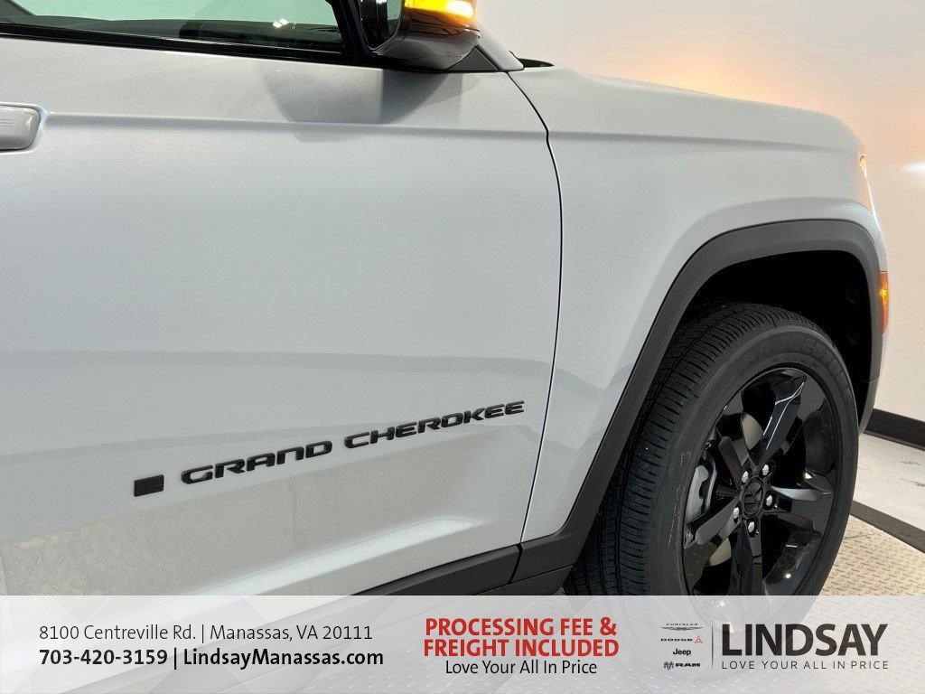New 2025 Jeep Grand Cherokee Altitude AWD/4WD image 12