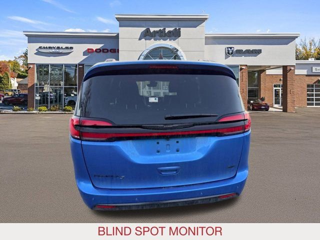 New 2026 Chrysler Pacifica Select w/ S Appearance Package image 6