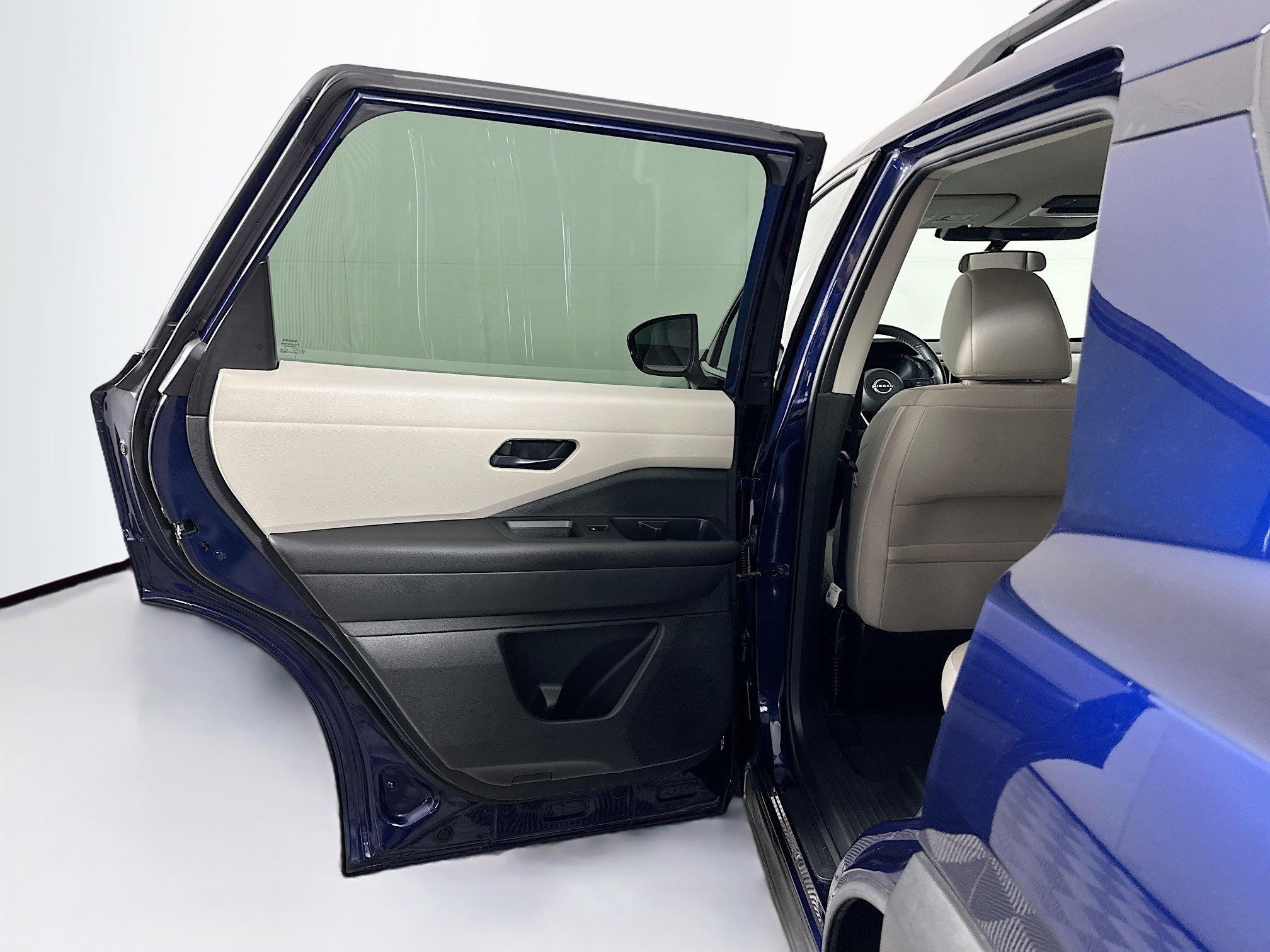 Used 2024 Nissan Pathfinder SV image 25