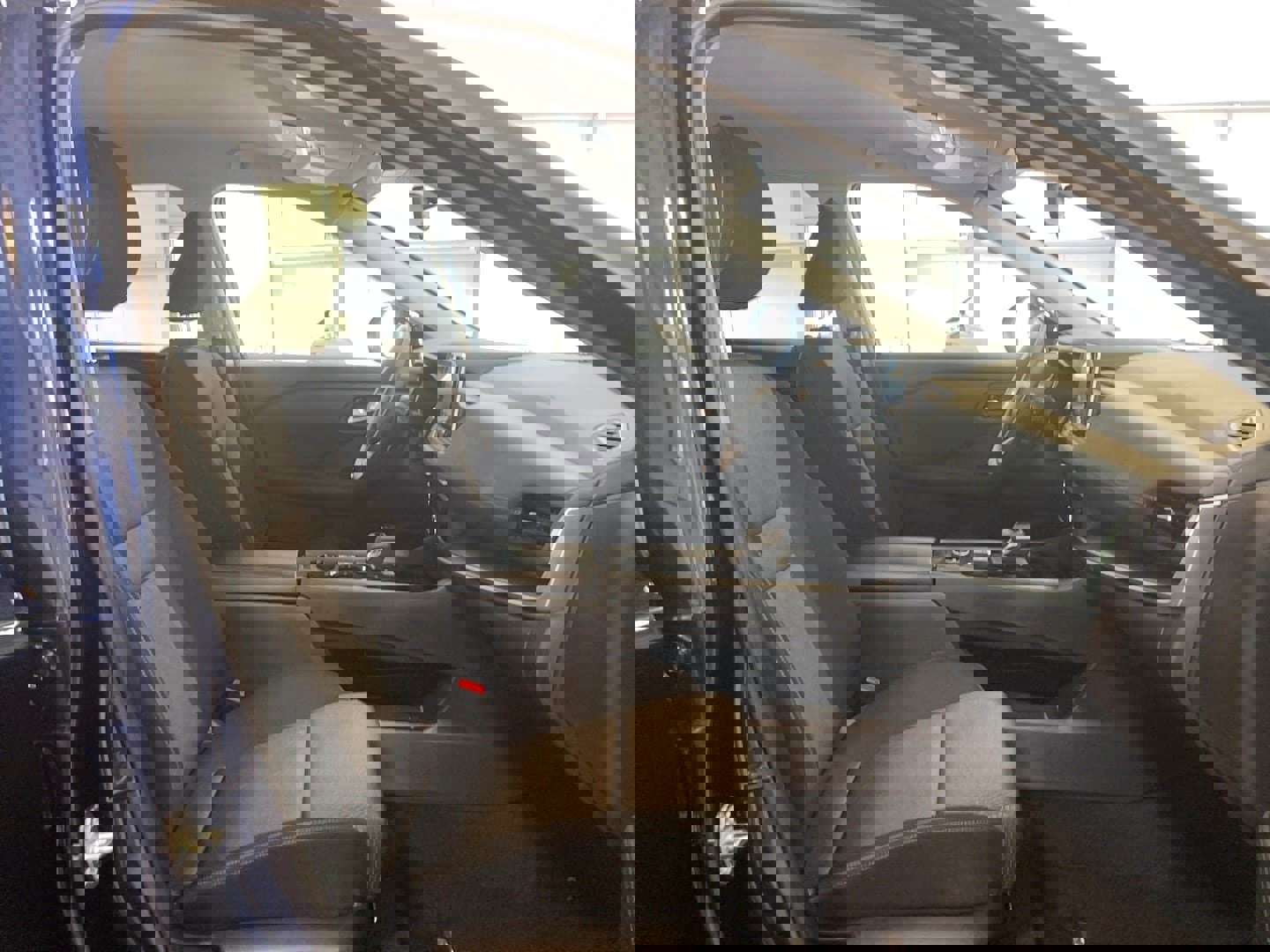 Used 2025 Nissan Rogue SV image 7