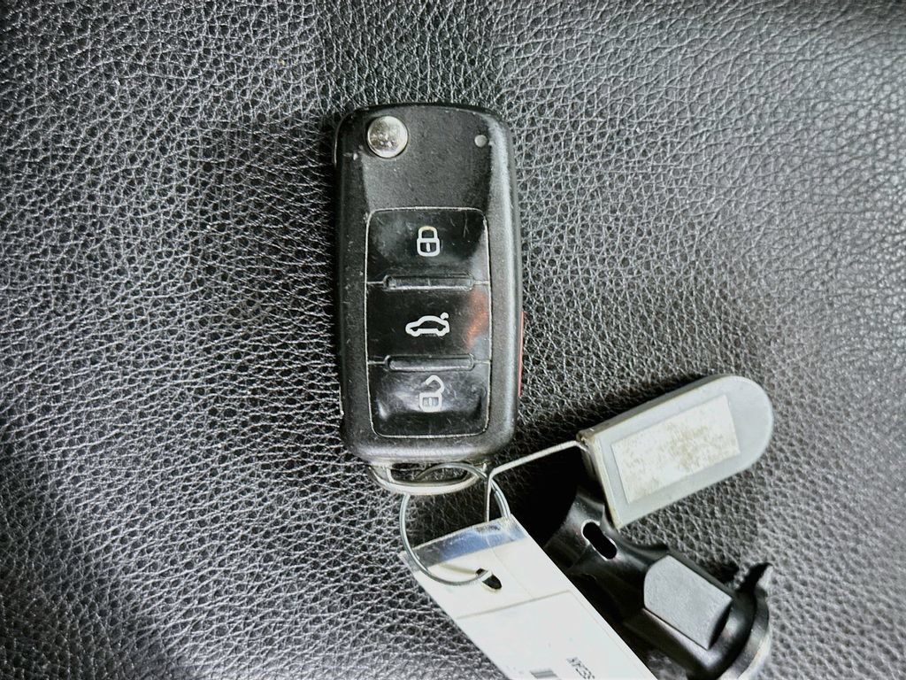 Used 2012 Volkswagen Jetta SE FWD image 33