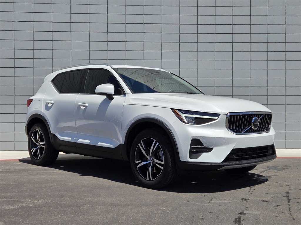 New 2025 Volvo XC40 B5 Core w/ Protection Package Premier image 3