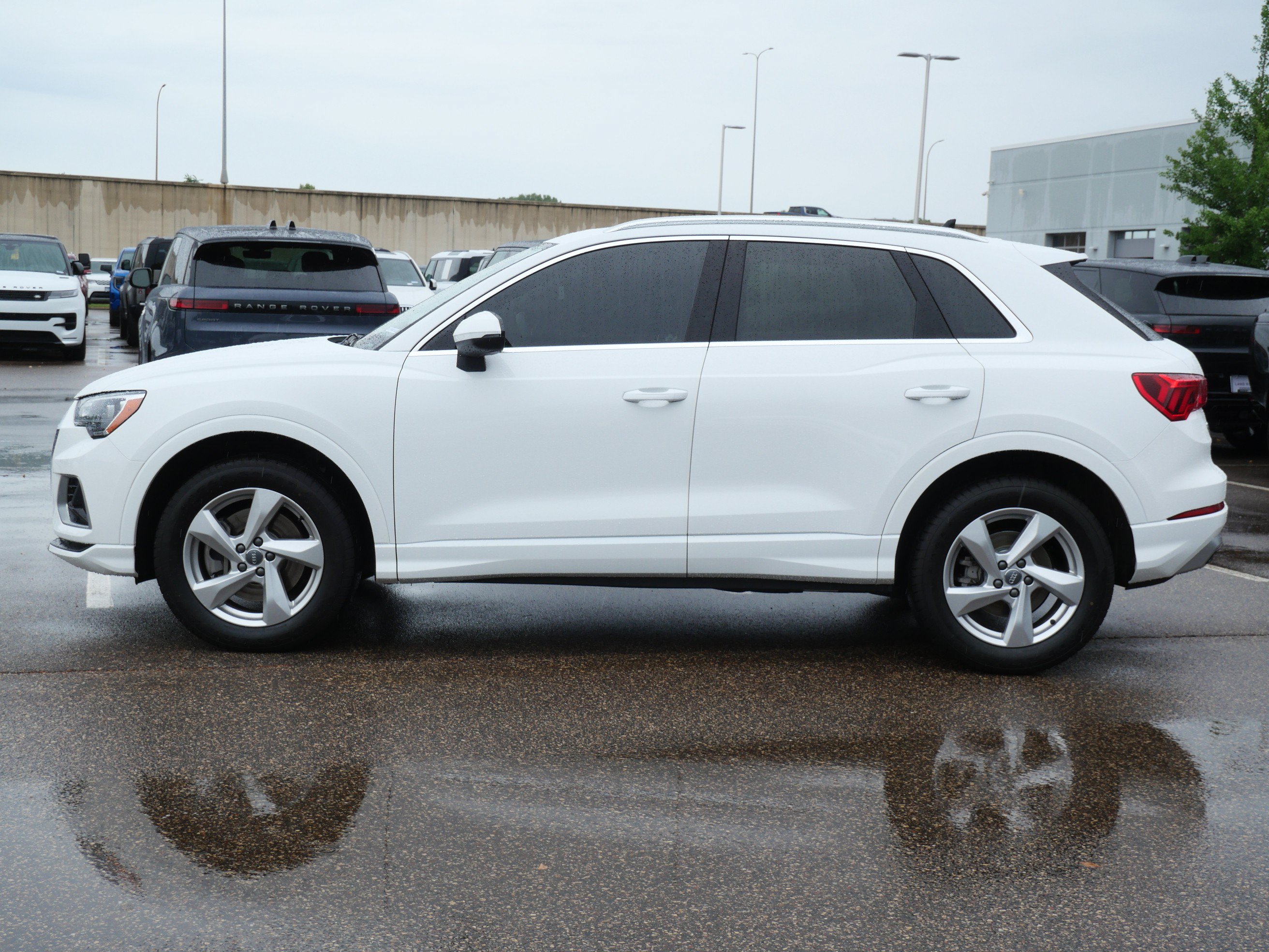 Used 2020 Audi Q3 2.0T Premium AWD/4WD image 2