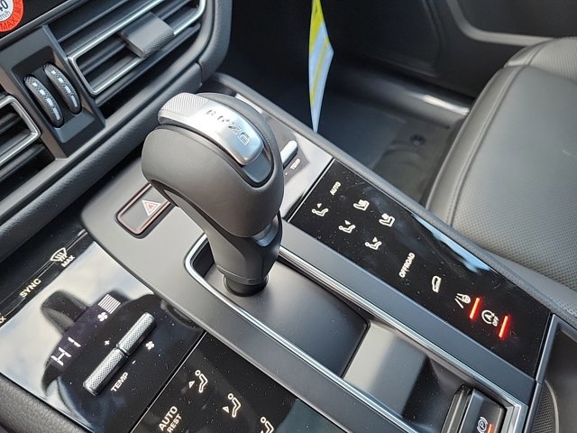 Used 2025 Porsche Macan image 35