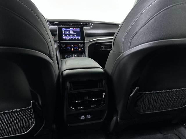 Used 2025 Jeep Grand Cherokee Laredo AWD/4WD image 22