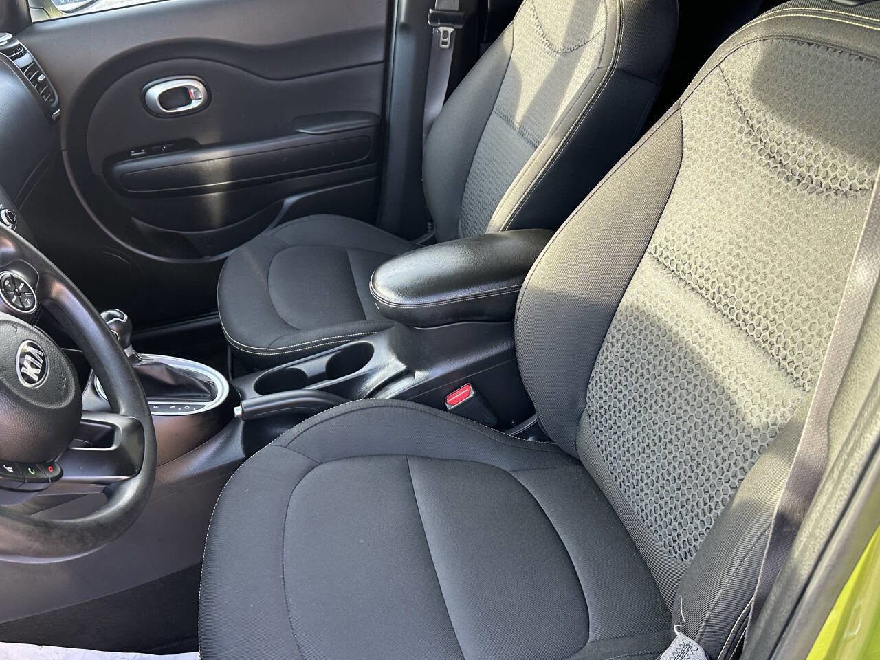 Used 2016 Kia Soul + image 11