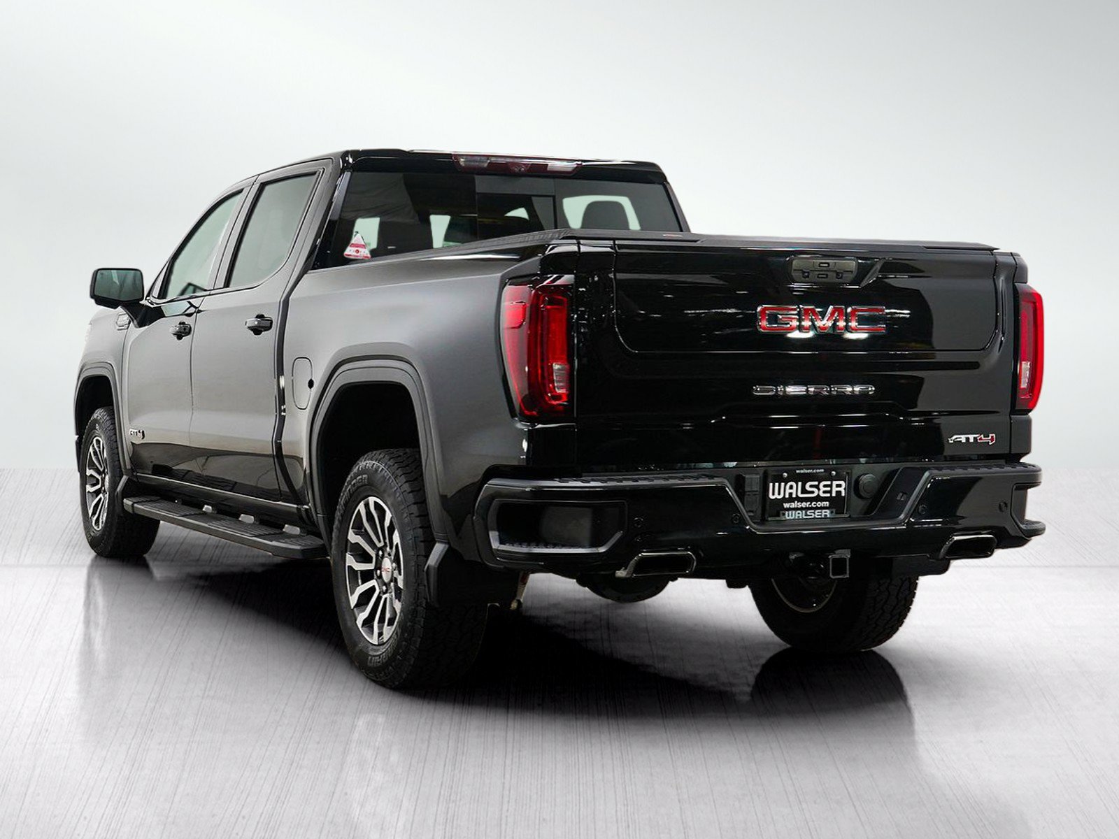 Used 2021 GMC Sierra 1500 AT4 w/ AT4 Value Package AWD/4WD image 3