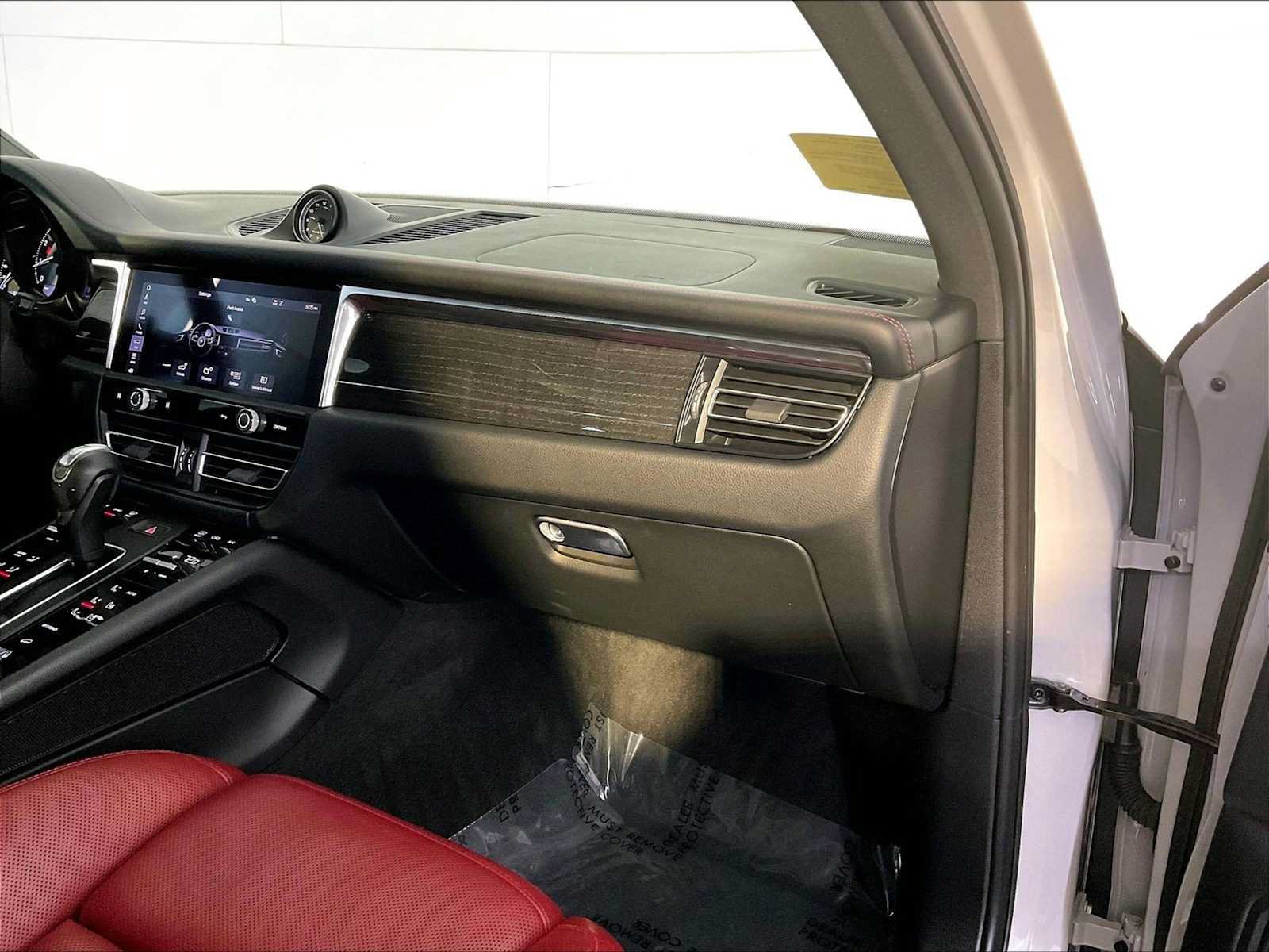 Certified 2023 Porsche Macan S AWD/4WD image 22