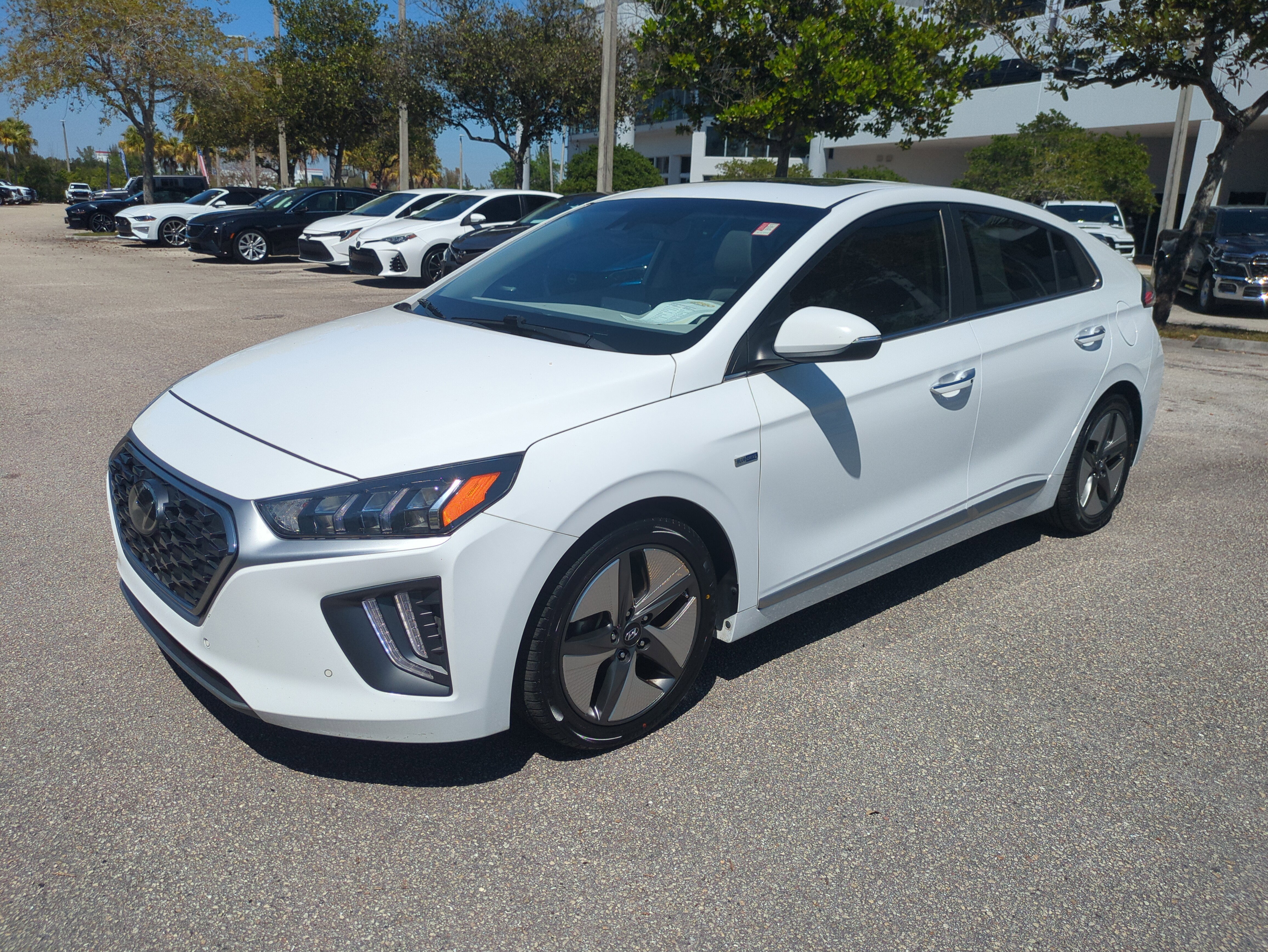 Used 2020 Hyundai Ioniq Limited image 9
