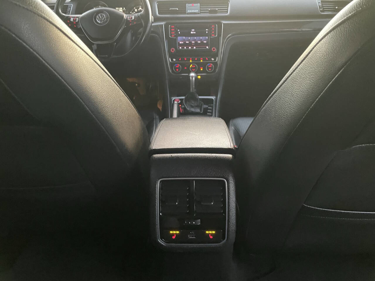 Used 2018 Volkswagen Passat 2.0T SE image 21