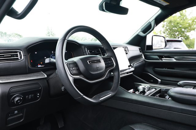Used 2022 Jeep Wagoneer Series III AWD/4WD image 27