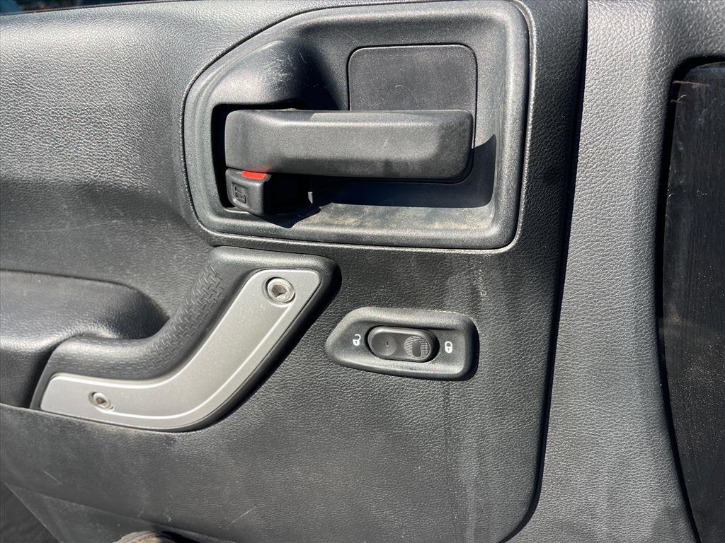 Used 2016 Jeep Wrangler Unlimited Sahara image 8