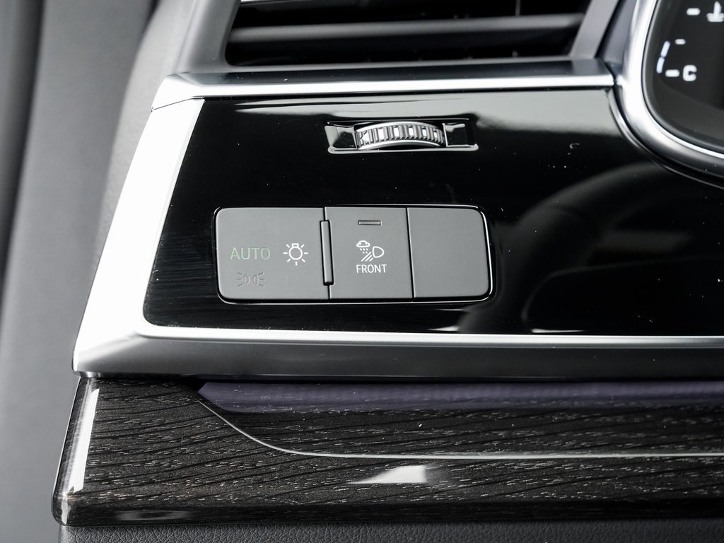 Used 2025 Audi Q8 Premium Plus w/ Premium Plus Package image 10