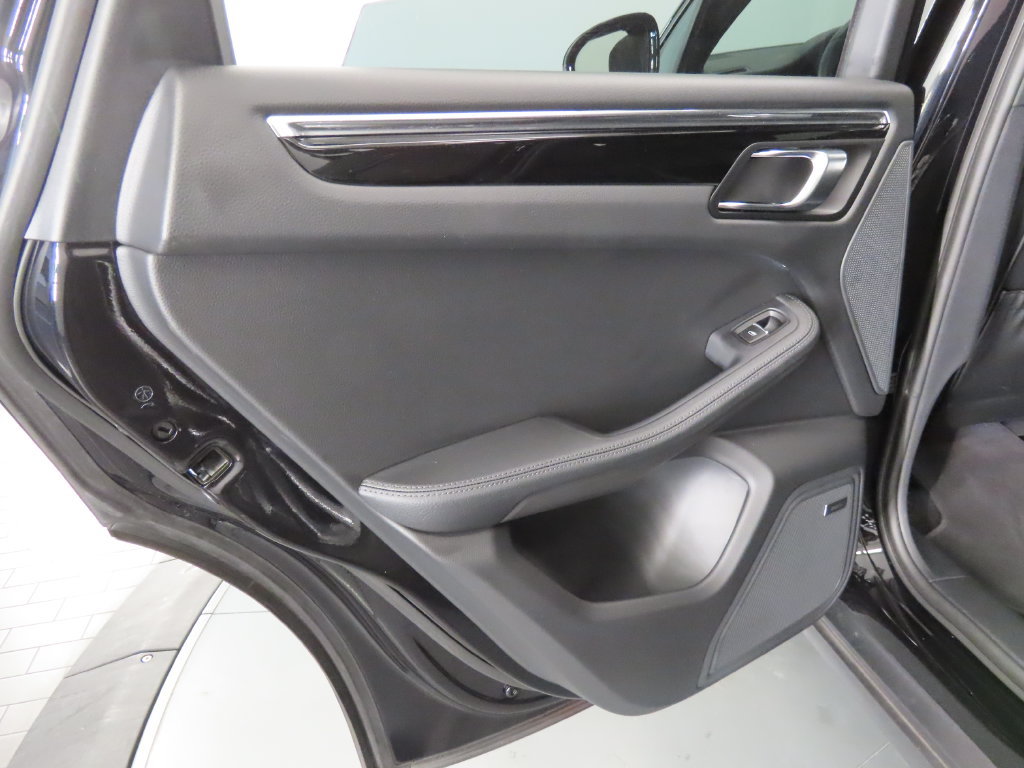 Certified 2026 Porsche Macan AWD/4WD image 46