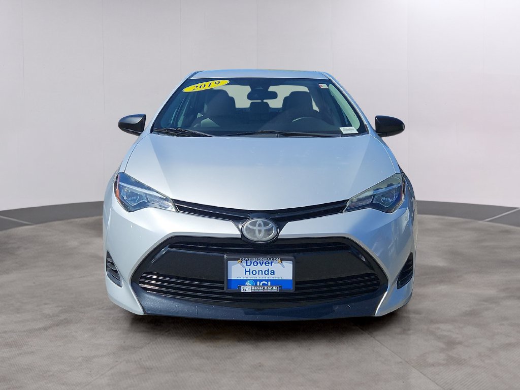 Used 2019 Toyota Corolla LE FWD image 2