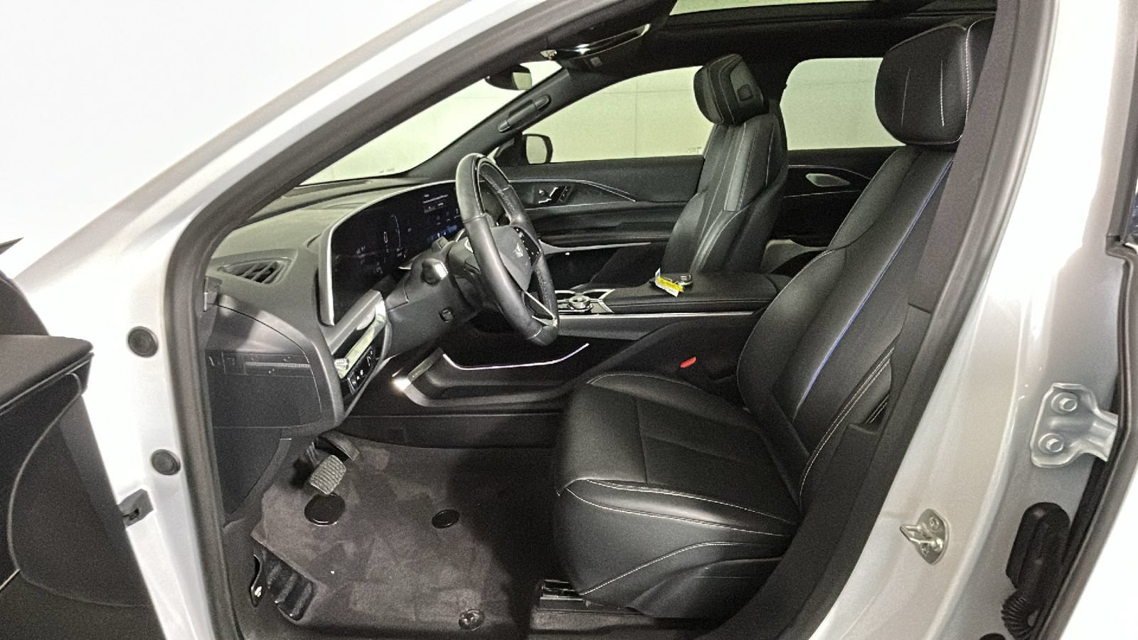 Used 2024 Cadillac Lyriq Sport RWD image 11
