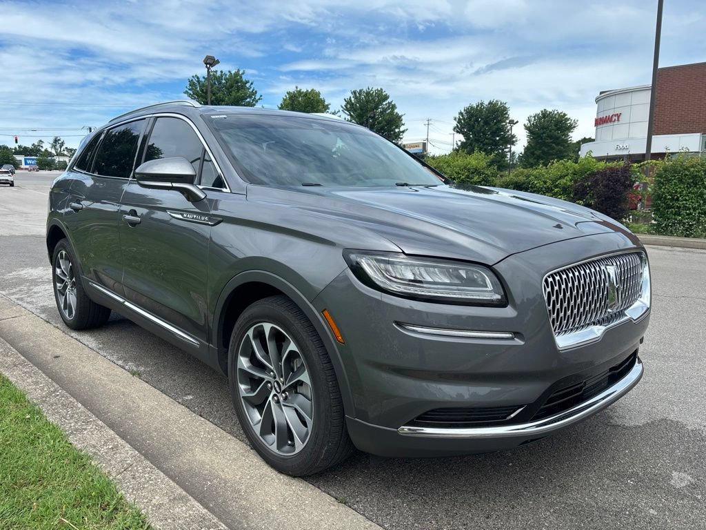 Used 2023 Lincoln Nautilus Reserve AWD/4WD image 2