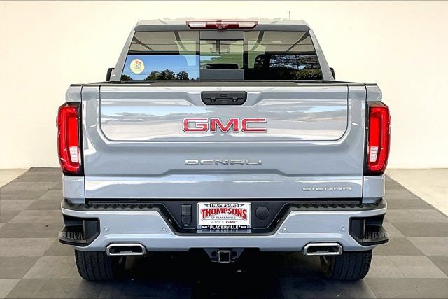 Used 2025 GMC Sierra 1500 Denali w/ Denali Reserve Package AWD/4WD image 3